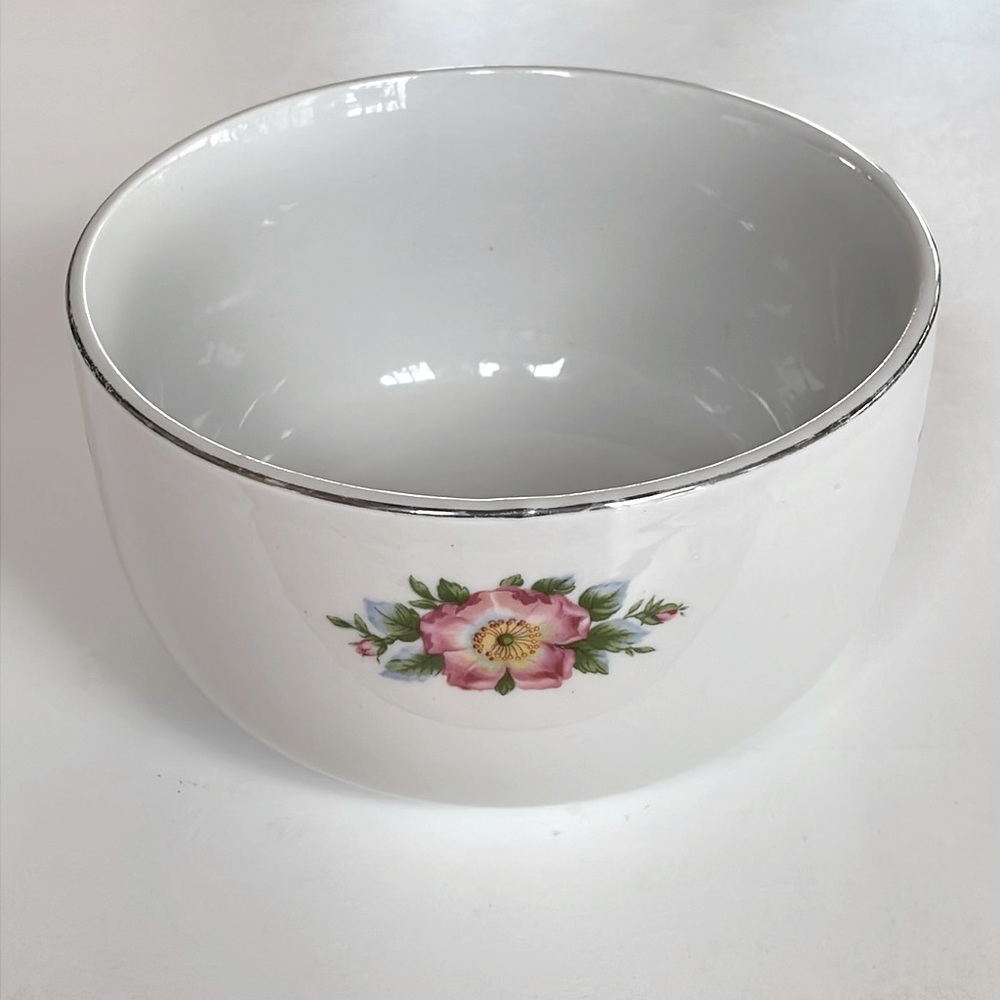 VTG 1940’s White Rose Mixing Bown